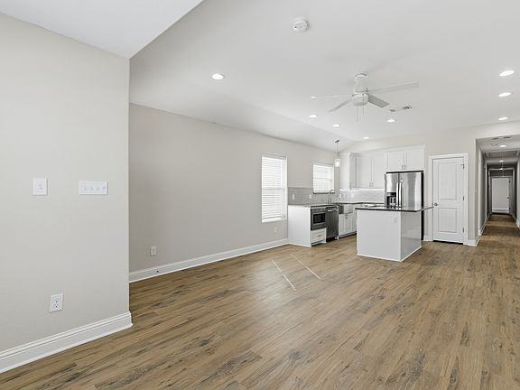 2nd image of 804 N Broughton St #802