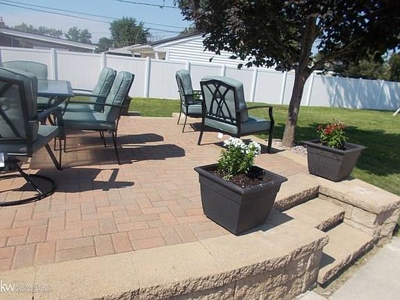 3rd image of 30158 Iroquois Dr