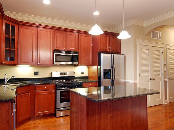 3rd image of 4452 S Vincennes Ave #2S