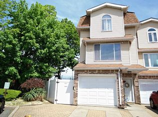 68 Zachary Ct, Staten Island, NY 10310