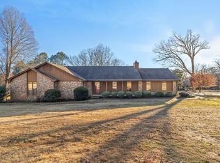 301 Center Point Ln, Florence, AL 35634