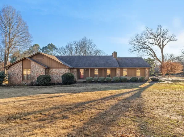 301 Center Point Ln, Florence, AL 35634