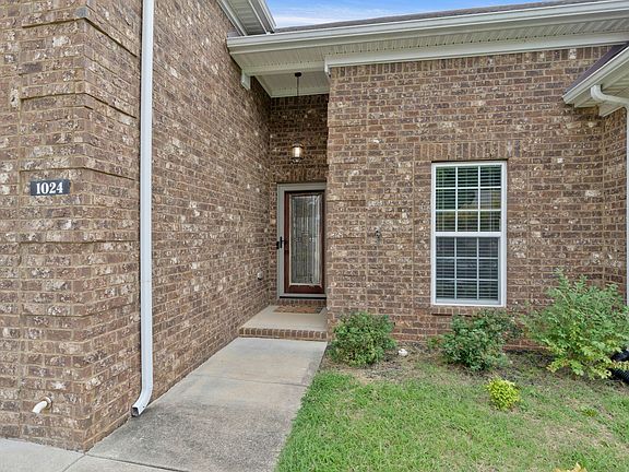 3rd image of 1024 Grace Meade