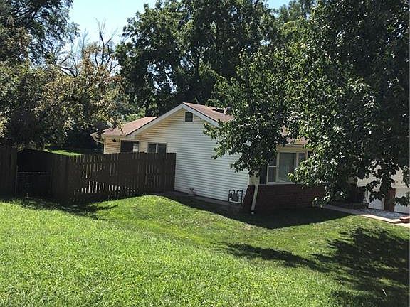 3rd image of 4418 Douglas St