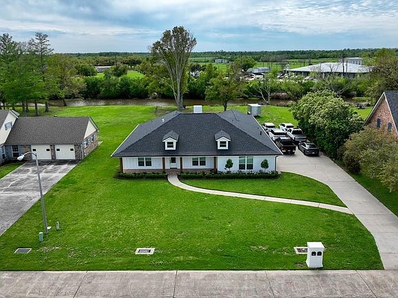 2nd image of 4016 Llano Dr