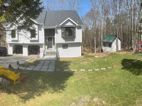 189 Oakenshield Dr, Tamiment, PA 18371
