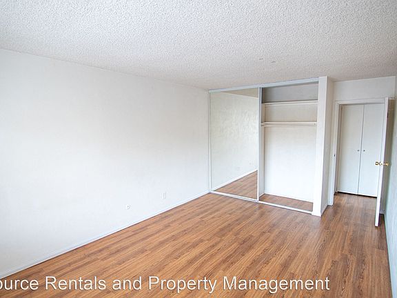 3rd image of 1645 Emerald St APT 1I