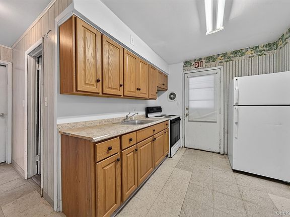 4th image of 188 Amherst Street