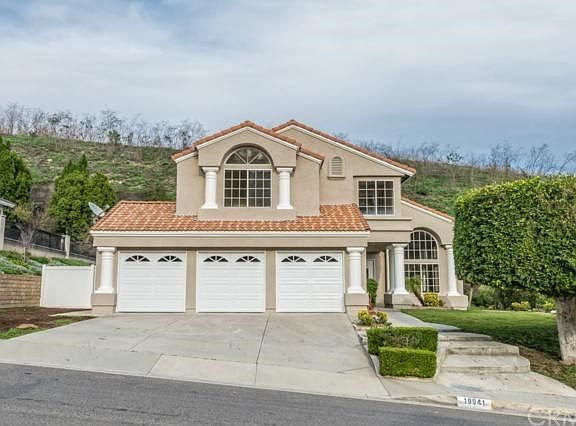 3rd image of 19941 E Country Hollow Dr