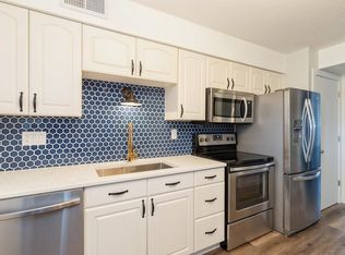 4206 64th St APT 2, Urbandale, IA 50322