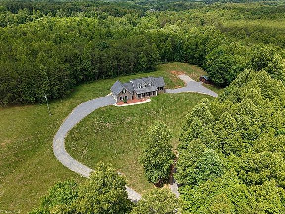 3rd image of 383 Simmons Rd