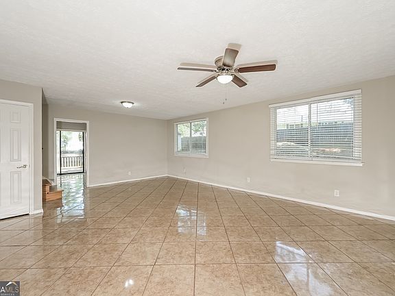 3rd image of 856 Betty Ln