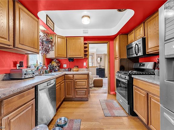 5th image of 244 Bexley Dr