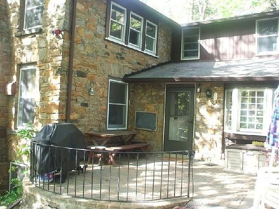3rd image of 50 Wilson St
