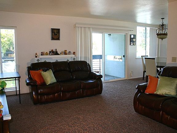 Liiving room, balcony