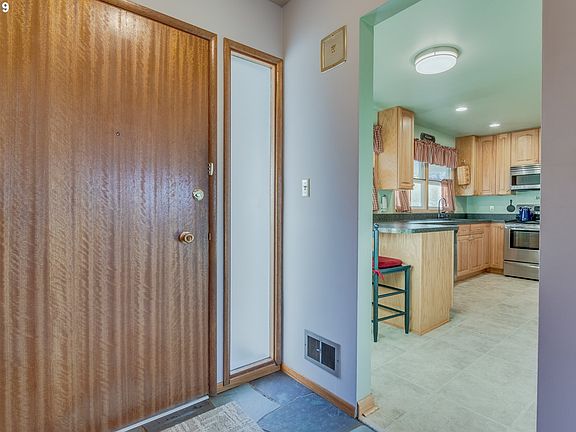 3rd image of 3231 SE Sellwood St