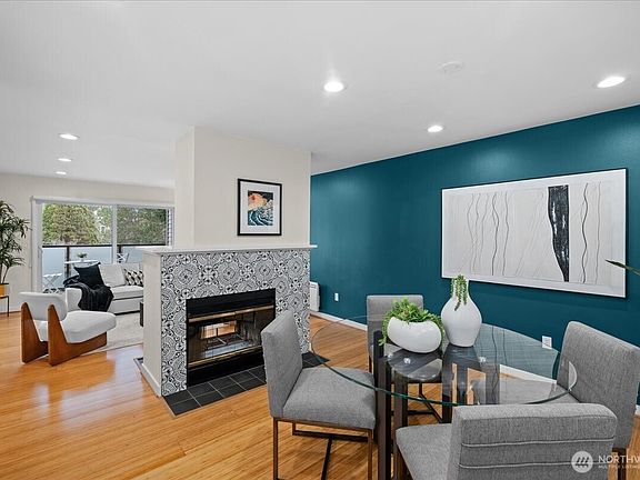4th image of 5225 50th Avenue NE #206