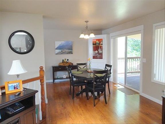 3rd image of 2422 Shelley Ln