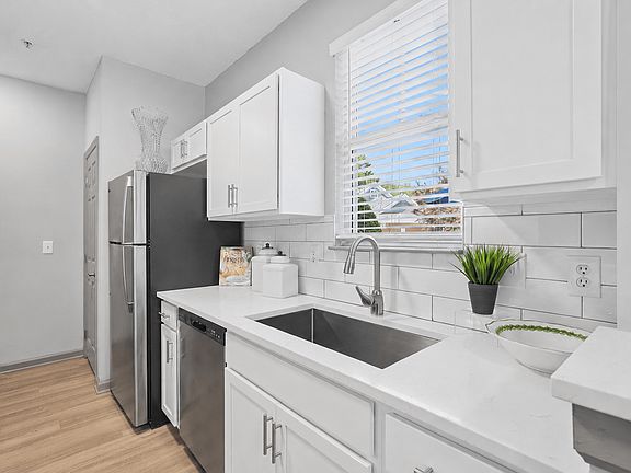 4th image of 100 Brookberry Dr #614