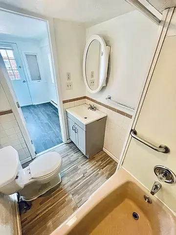 1911 Ferry St #1 — Photo 6