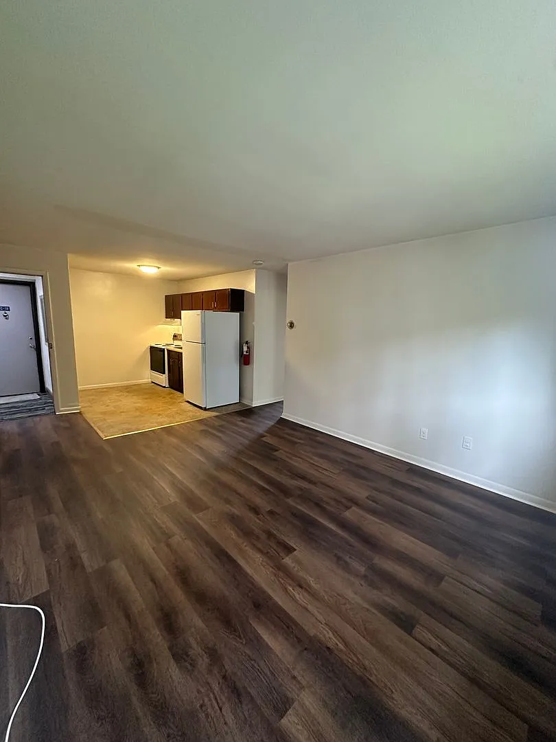 34 East Eagle Road — Photo 2