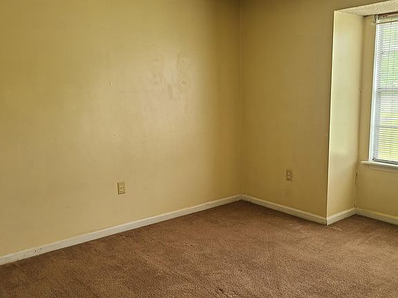 4th image of 5111 Weston Ave