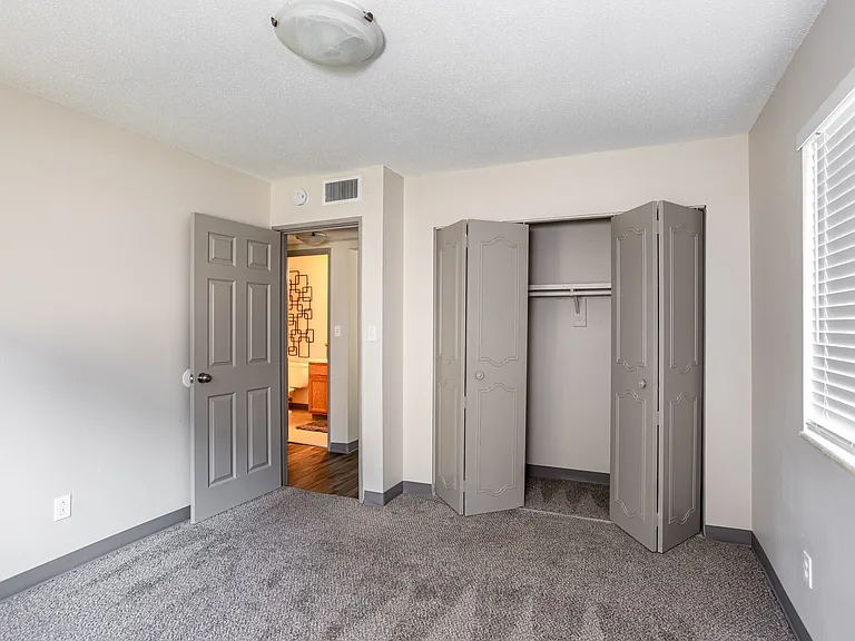 217 W Broadway — Photo 7