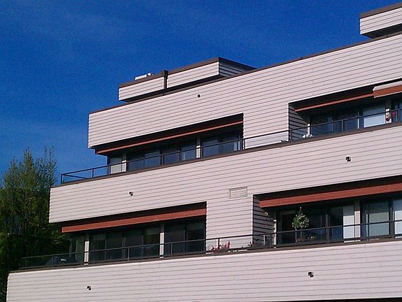 Top, corner unit facing W.