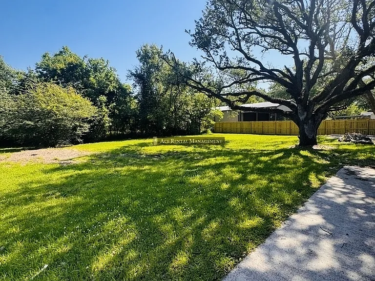 565 E Round Bunch Rd #B — Photo 17