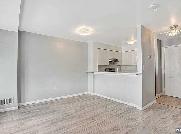 5th image of 205 Nelson Ct #205