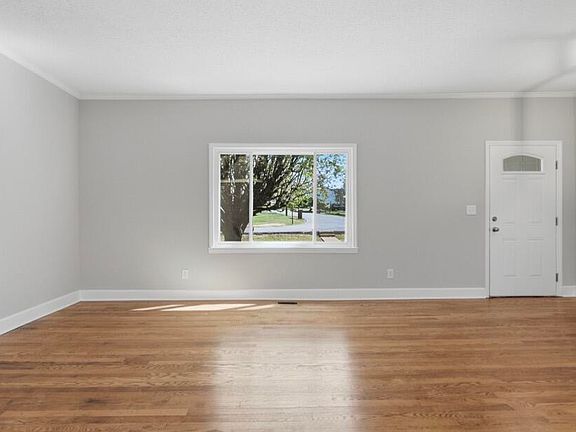 3rd image of 1504 Swope Dr