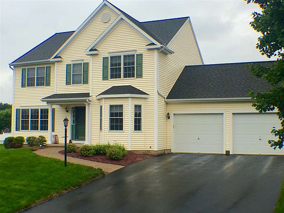 2nd image of 6 Oakmont Ter