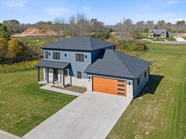 350 Lake Breeze WAY, Two Rivers, WI 54241