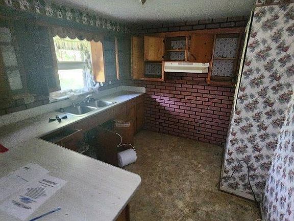 2nd image of 6021 Meadow Ave