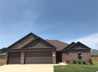 675 Douglas St, Pea Ridge, AR 72751