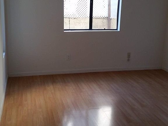 5th image of 465 Oak St APT 104