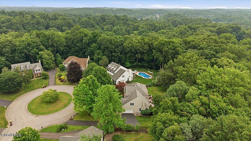 5th image of 628 Vanderlyn Lane