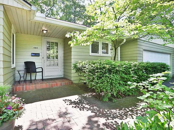 3rd image of 480 Parkview Dr