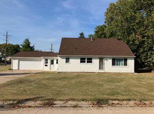 910 W 19th St, Sterling, IL 61081