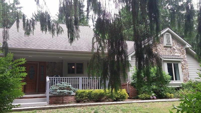 FRONT OF HOUSE