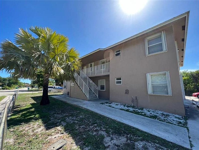 1st image of 2109 SE 3rd St APT B