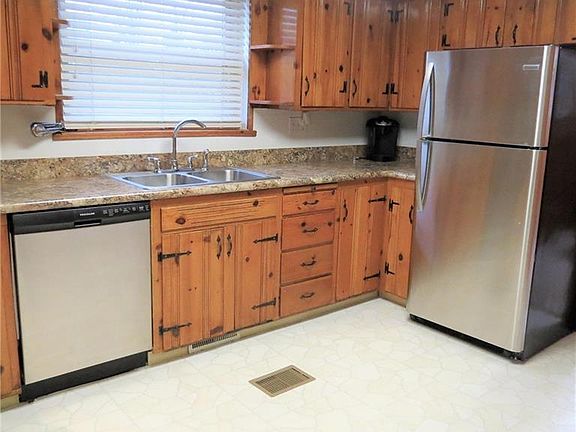 5th image of 4036 Bruce Dr SE