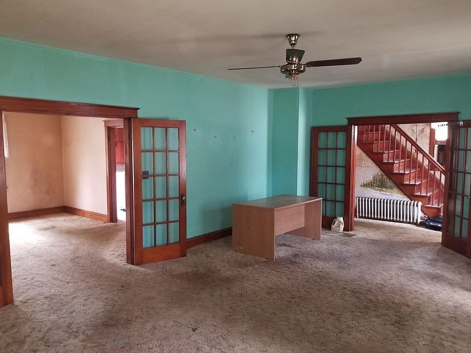 11 School St, North Grosvenordale, CT 06255 Zillow