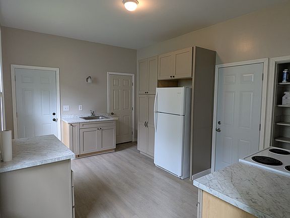 5th image of 411 Wayne Ave