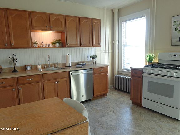 4th image of 308 Crawford Ave