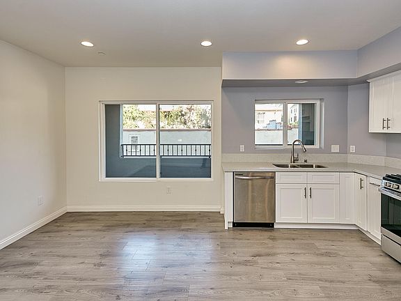 5th image of 407 N Ardmore Ave #201