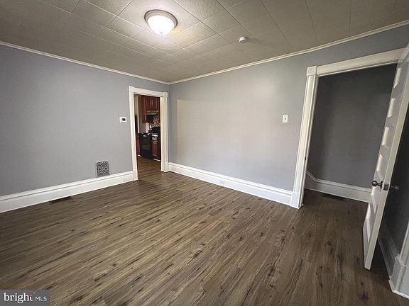 5th image of 312 Charles St