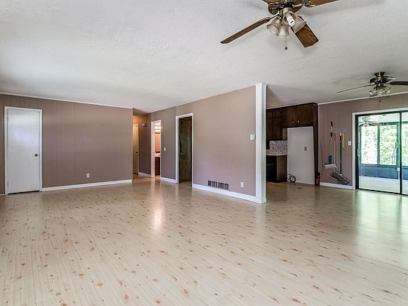 5th image of 4180 Valley Wood Dr NW