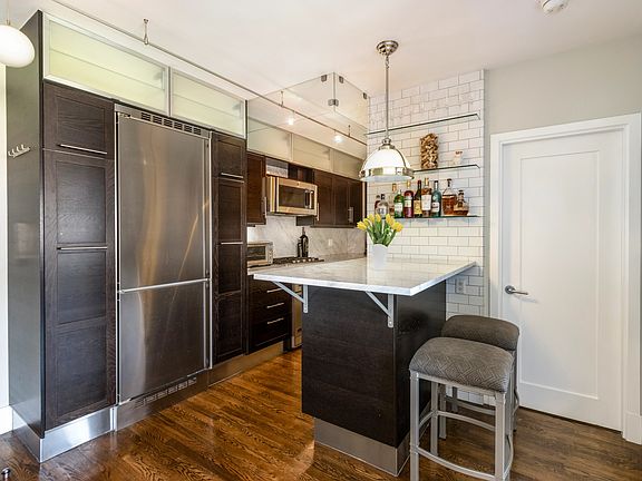 3rd image of 333 E 34th St Penthouse M
