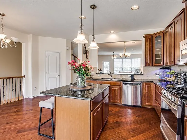 1531 Biltmore Ln — Photo 3